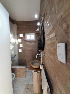 a bathroom with a sink and a toilet and a tub at CHALET DE SIQUIMAN in Villa Parque Siquiman