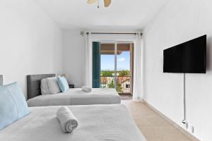 Cama o camas de una habitación en 4 BR apartment, 8 guests