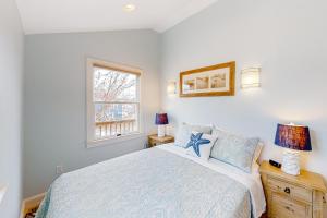a bedroom with a bed and two lamps and a window at The Bradford Bistro in Provincetown