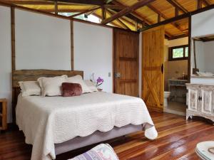 Postel nebo postele na pokoji v ubytování MoiraEcolodge - Cabaña El Porvenir