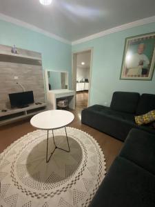 a living room with a couch and a table at Casa Temporada Monte Belo do Sul in Monte Belo