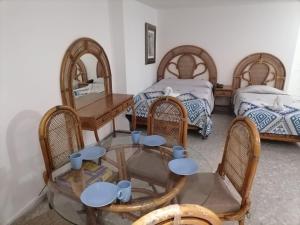 Una cama o camas en una habitación de Suites a pie de playa 4 fotos más