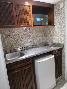 Una cocina o cocineta en Suites a pie de playa