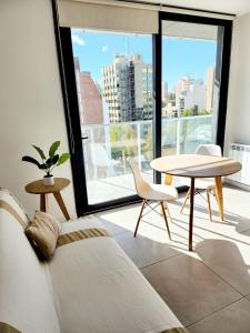 Χώρος καθιστικού στο Dptos amoblados NQN - Excelente ubicacion- ZONA CENTRO