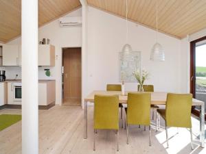 Kuchyň nebo kuchyňský kout v ubytování Holiday home Store Fuglede XXVI + 5 fotografií