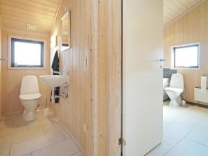 Koupelna v ubytování Holiday home Store Fuglede XXVI