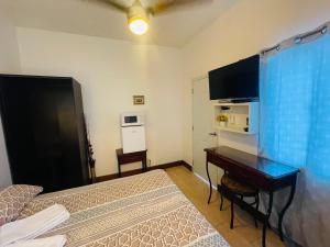TV a/nebo společenská místnost v ubytování Tavalero Rooms