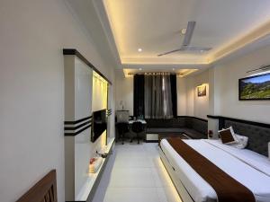 Hotel Marc Royal客房内的一张或多张床位
