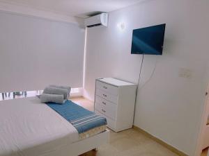 Μια τηλεόραση ή/και κέντρο ψυχαγωγίας στο Moderno Apartamento en San Andres Islas