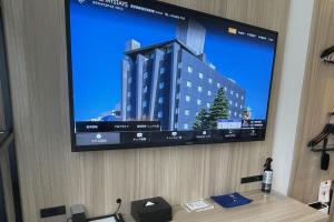 TV a/nebo společenská místnost v ubytování HOTEL MYSTAYS Nishi Shinjuku