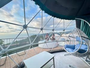 Rõdu või terrass majutusasutuses Nishiizu Glamping Tenkuuterrace