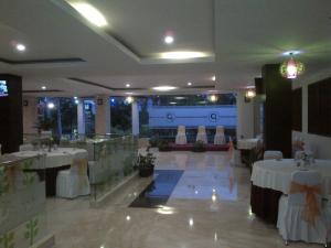 Restaurace v ubytování Pratama Hotel & Convention Mataram