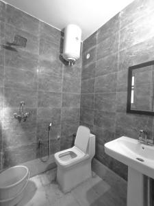 O baie la Roomshala 042 Grand Vikas