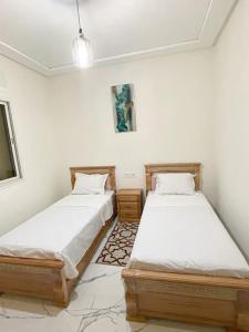 Zimmer mit 2 Betten in einem Zimmer in der Unterkunft Appartement Familiale Al-Hoceima , Chic & cosy in Al Hoceïma
