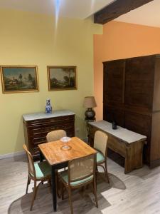 a dining room with a table and chairs and a desk at Casa Dondini in Bologna