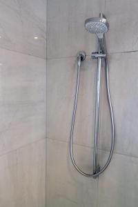 Et badeværelse på 1 Bedroom Central City Escape