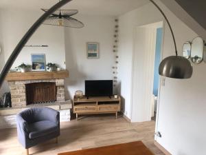 Televízia a/alebo spoločenská miestnosť v ubytovaní La Maison Familiale Ladou