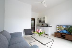 Et tv og/eller underholdning på 1Br Poolside Apartment, Long Beach, Lanta Sport Resort 104