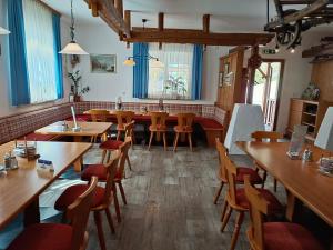 Restauracja lub miejsce do jedzenia w obiekcie Gasthof Roitner