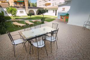 Patio alebo iná vonkajšia časť ubytovania Villa Bike Friendly in center Fuengirola & 2nd line beach