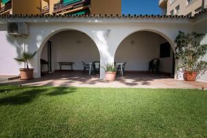 Vonkajšia záhrada v ubytovaní Villa Bike Friendly in center Fuengirola & 2nd line beach