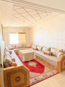 Posezení v ubytování Apartment Familiale Al-Hoceima, Vue sur mer