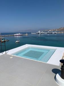 The swimming pool at or close to One Manto Square