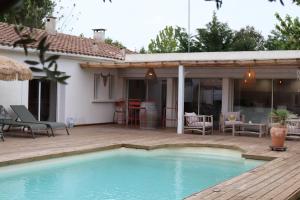 Bazén v ubytování La Maison du Bonheur 195 m2 - Piscine - Jacuzzi - Proche Plage nebo v jeho okolí
