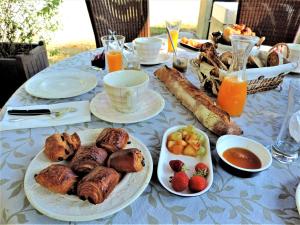 อาหารเช้าซึ่งให้บริการแก่ผู้เข้าพักที่ Chambres entre Romorantin-Chambord-Zoo de Beauval