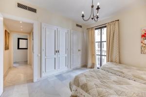 Posteľ alebo postele v izbe v ubytovaní Beachside Puerto Banus Luxury Aprt2