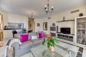 Kuchyňa alebo kuchynka v ubytovaní Beachside Puerto Banus Luxury Aprt2