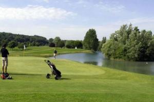 Golf pri vile alebo okolí