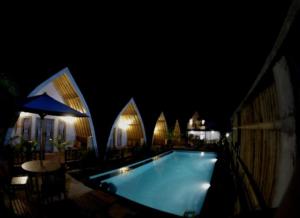Bazén v ubytování Uki village bungalows nebo v jeho okolí