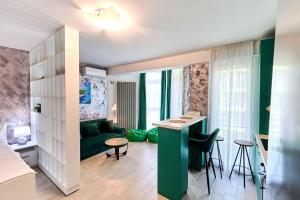 O zonă de relaxare la Color Studio 126 - Spa & Pools access +43 fotografii