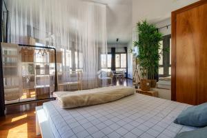 a bedroom with a large bed and a large window at Espectacular loft en centrico edificio singular in Manresa