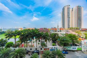 a city with tall buildings and palm trees at ambiHOME 3BR 2WC in Masteri Thao Dien District 2 in Ho Chi Minh City