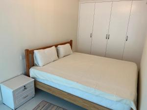 Cama ou camas em um quarto em BROWN STONE HOLIDAY HOMES PC