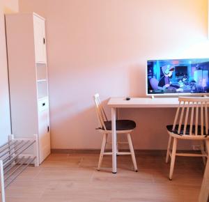 A television and/or entertainment centre at Hostel Riga KVANT