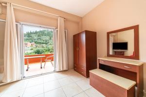 A television and/or entertainment centre at Arianna Superior Studio 18