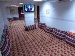 Uma TV ou centro de entretenimento em Deira Palace Hotel