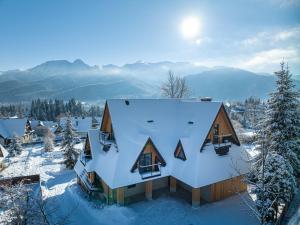 an aerial view of a house covered in snow at Widokowa Villa TOP - ADULTS ONLY in Kościelisko