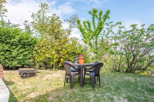 Vrt pred nastanitvijo Alba View Apartment with Pool