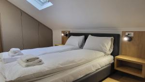En eller flere senger på et rom på Apartments Spring