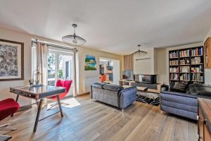 a living room with a couch and a table at Ty Frimousse in Sibiril