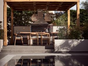 Balkón nebo terasa v ubytování Conte Gesto Villa, with Heated Pool, By ThinkVilla