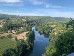 Fotografia z galérie ubytovania Lovely House in Quiet Hamlet on banks of the Lot v destinácii Saint-Martin-Labouval