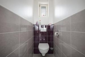 Kúpeľňa v ubytovaní Une belle vue de Brest/T2 lumineux /Centre-Ville + 7 fotografií