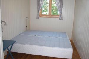 a bedroom with two beds and a window at Spacious house by the Hardangerfjord 