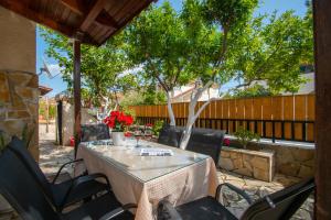 Patio nebo venkovní prostory v ubytování Lemon Tree Zante city Apartment by "elite" + 37 fotografií