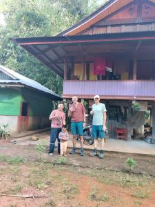 Keluarga yang menginap di Nayta villa Lolai toraja
